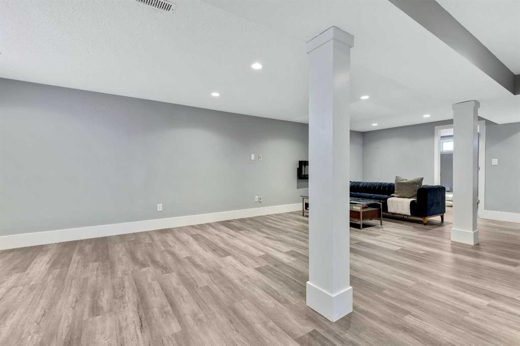 70 Fairview Crescent Se, Calgary, AB - Indoor Photo Showing Other Room