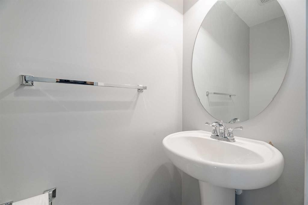 3098 Windsong Boulevard Sw, Airdrie, AB - Indoor Photo Showing Bathroom