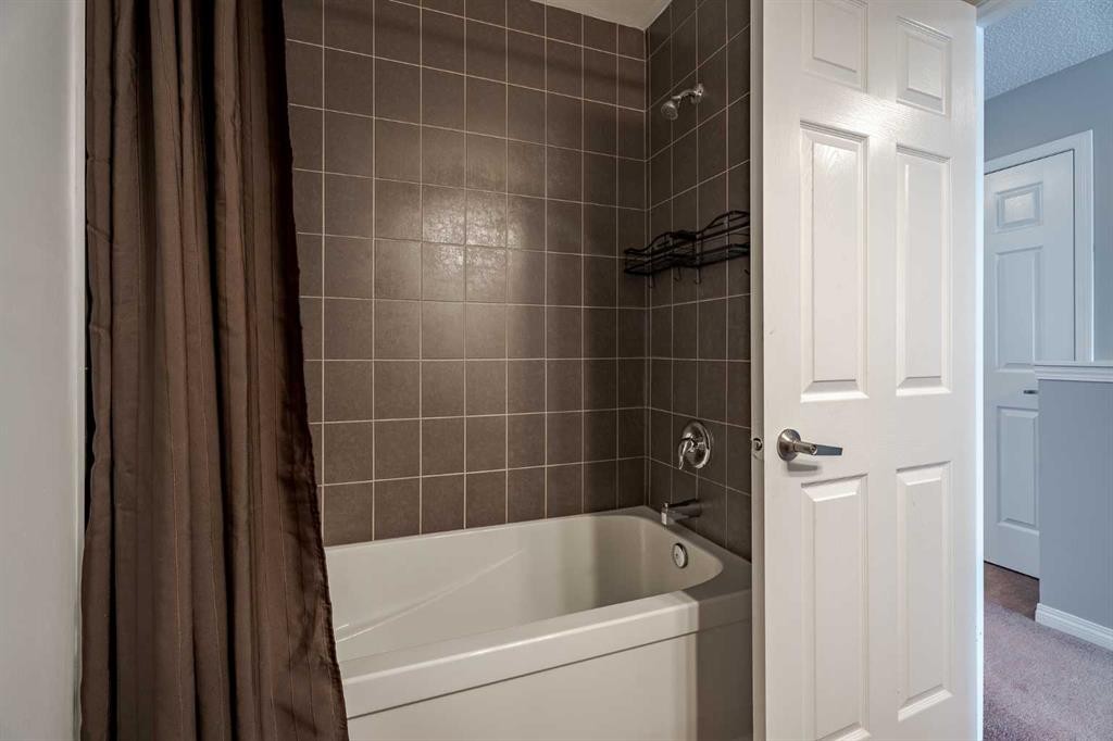 3098 Windsong Boulevard Sw, Airdrie, AB - Indoor Photo Showing Bathroom