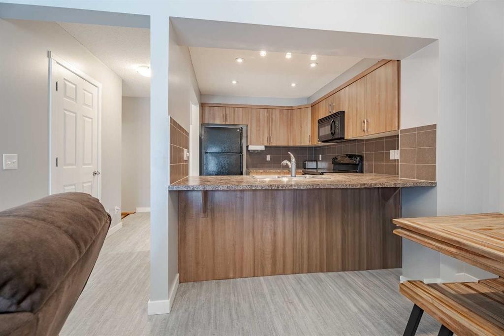 3098 Windsong Boulevard Sw, Airdrie, AB - Indoor Photo Showing Kitchen