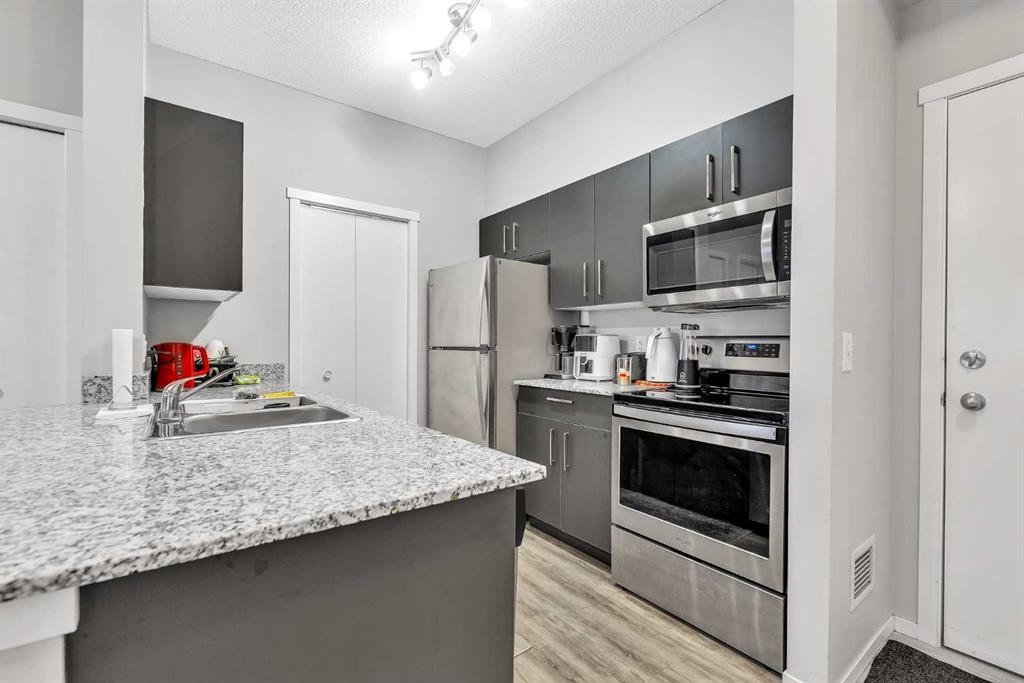 1613-4641 128 Avenue Ne, Calgary, AB - Indoor Photo Showing Kitchen