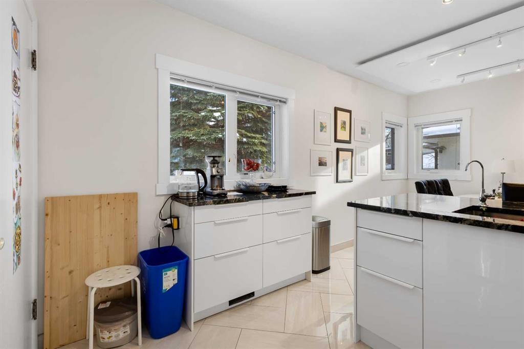 2816 24 Street Nw, Calgary, AB - Indoor