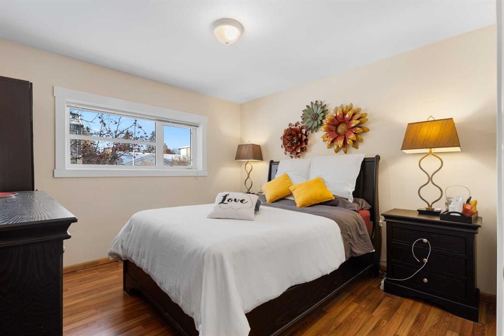 2816 24 Street Nw, Calgary, AB - Indoor Photo Showing Bedroom