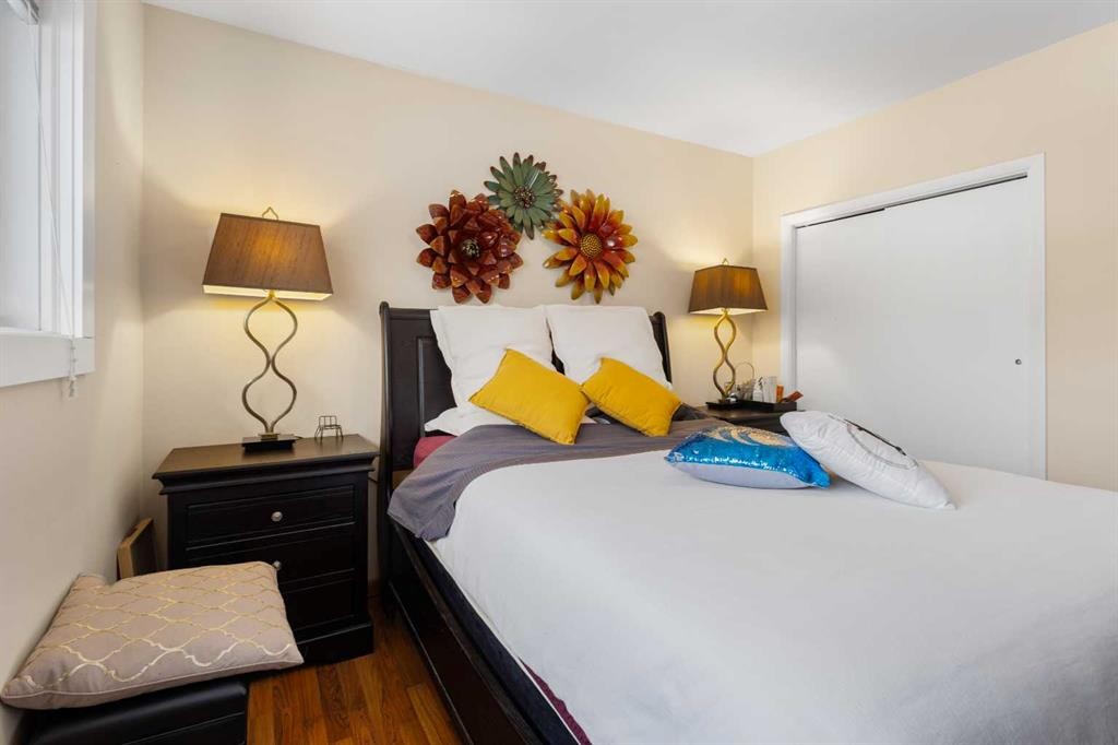 2816 24 Street Nw, Calgary, AB - Indoor Photo Showing Bedroom