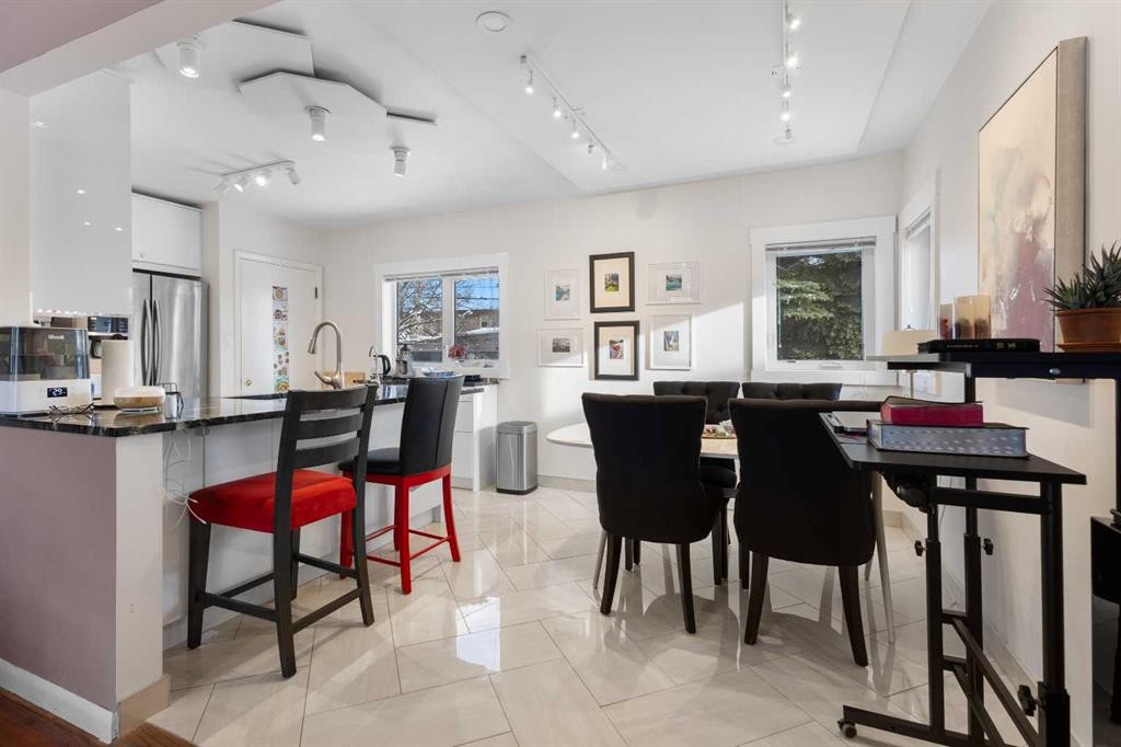 2816 24 Street Nw, Calgary, AB - Indoor