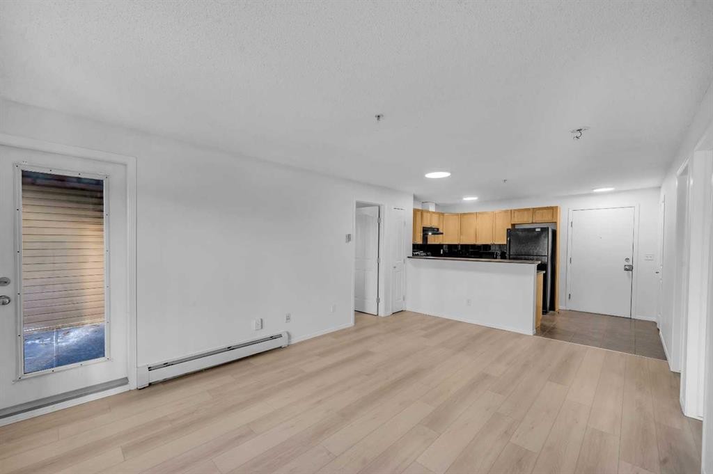 222-428 Chaparral Ravine View Se, Calgary, AB - Indoor Photo Showing Kitchen