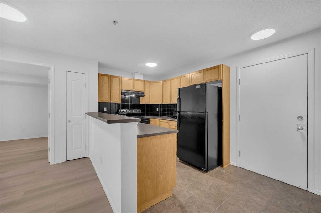 222-428 Chaparral Ravine View Se, Calgary, AB - Indoor Photo Showing Kitchen