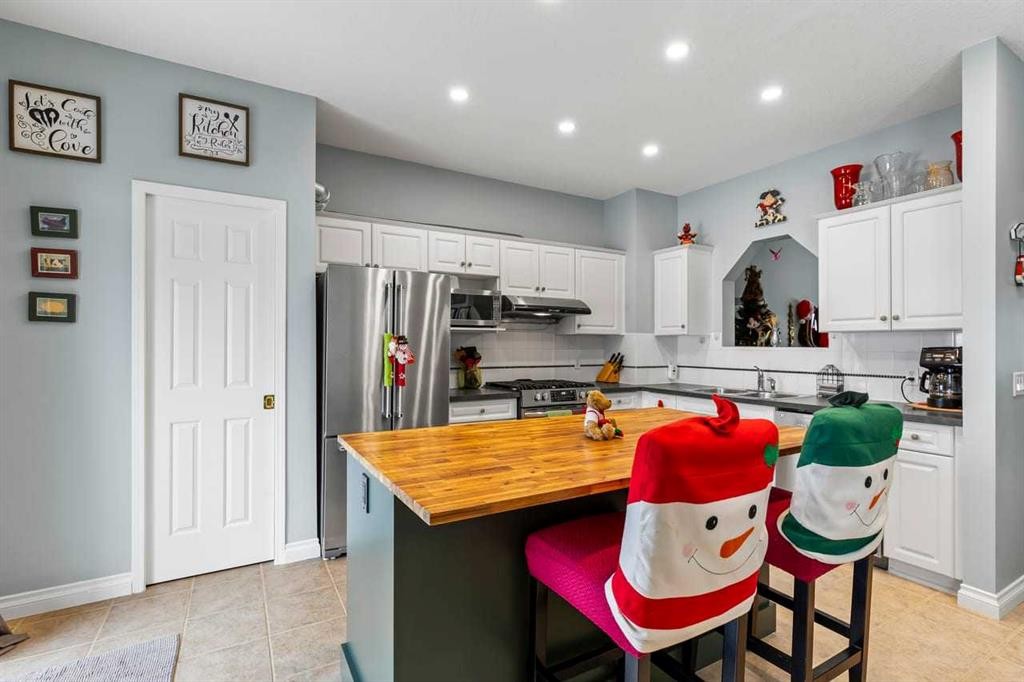 155 Citadel Drive Nw, Calgary, AB - Indoor Photo Showing Kitchen