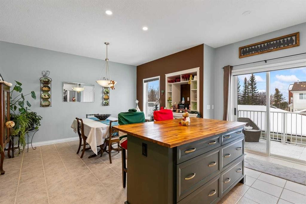 155 Citadel Drive Nw, Calgary, AB - Indoor Photo Showing Dining Room
