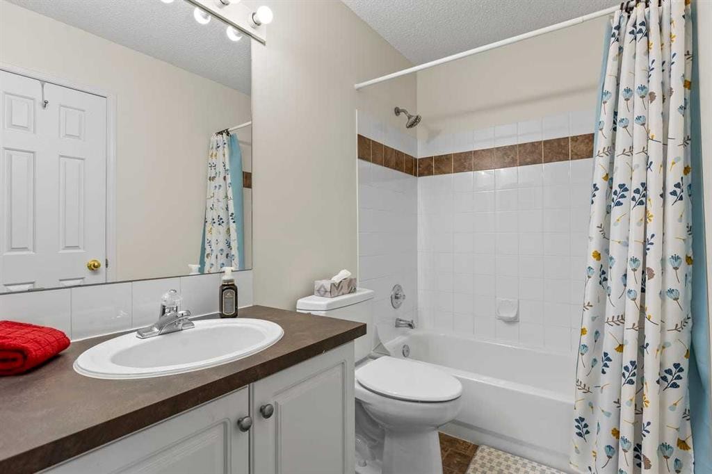 155 Citadel Drive Nw, Calgary, AB - Indoor Photo Showing Bathroom