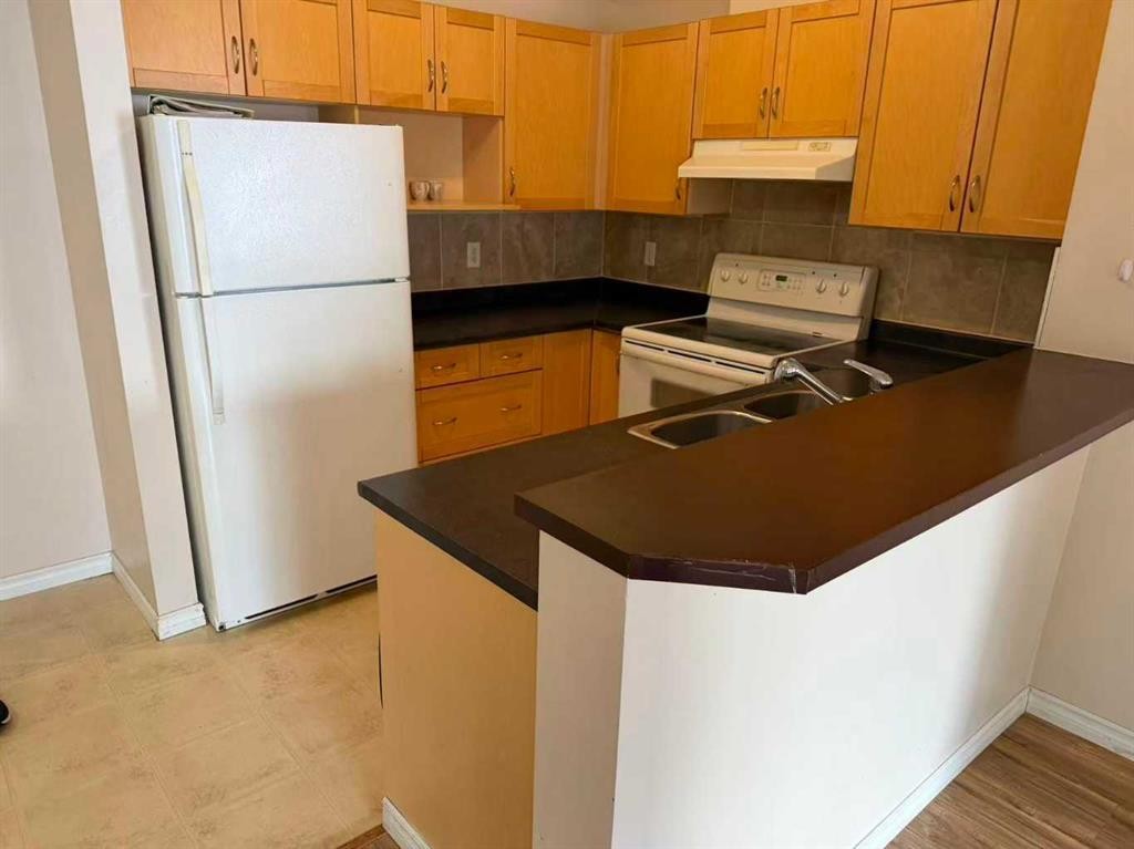 3315-70 Panamount Drive Nw, Calgary, AB - Indoor Photo Showing Kitchen