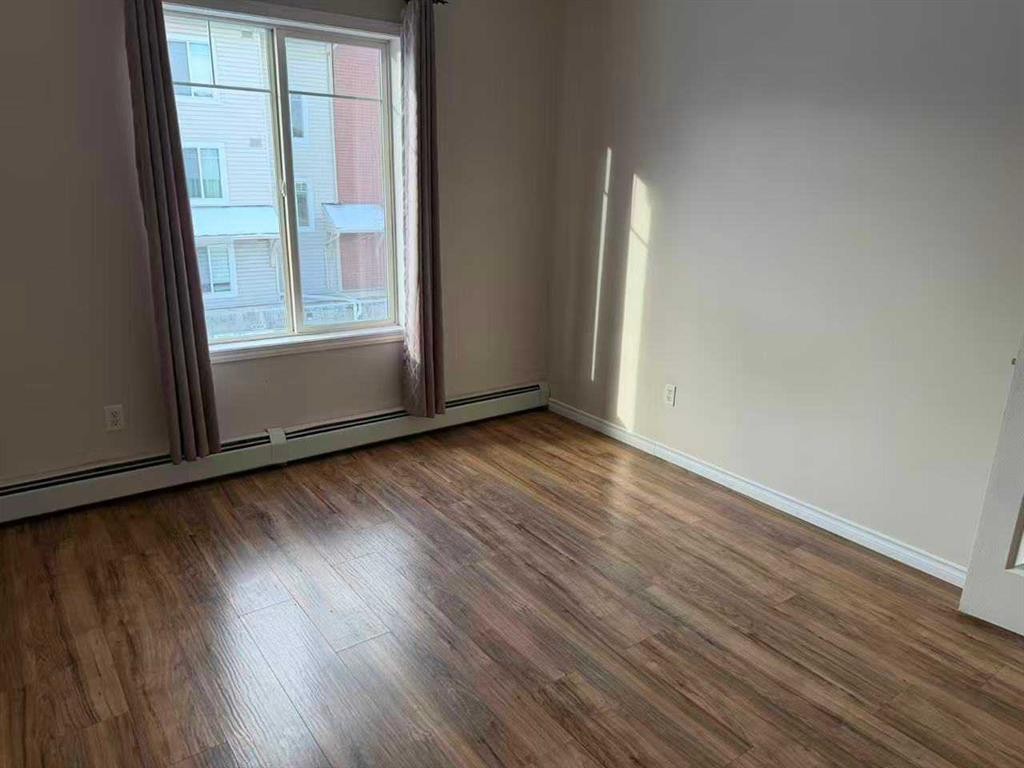 3315-70 Panamount Drive Nw, Calgary, AB - Indoor Photo Showing Other Room