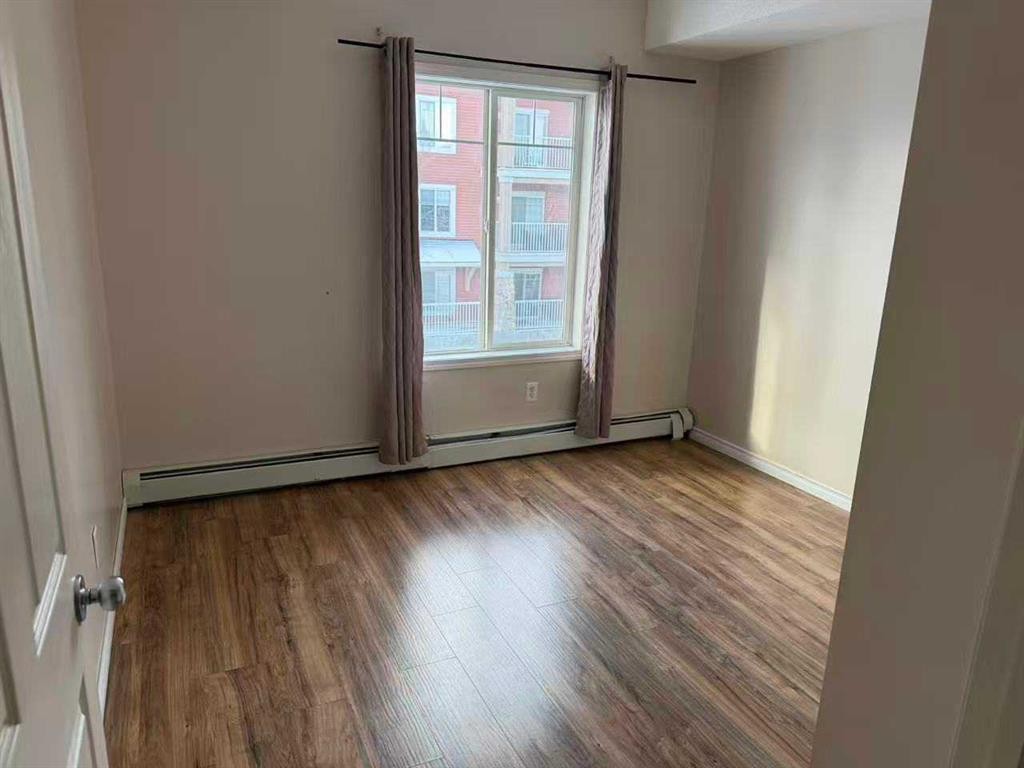 3315-70 Panamount Drive Nw, Calgary, AB - Indoor Photo Showing Other Room
