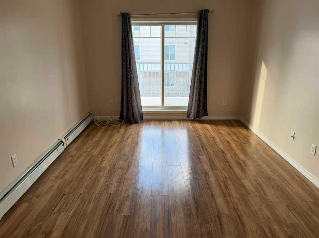 3315-70 Panamount Drive Nw, Calgary, AB - Indoor Photo Showing Other Room