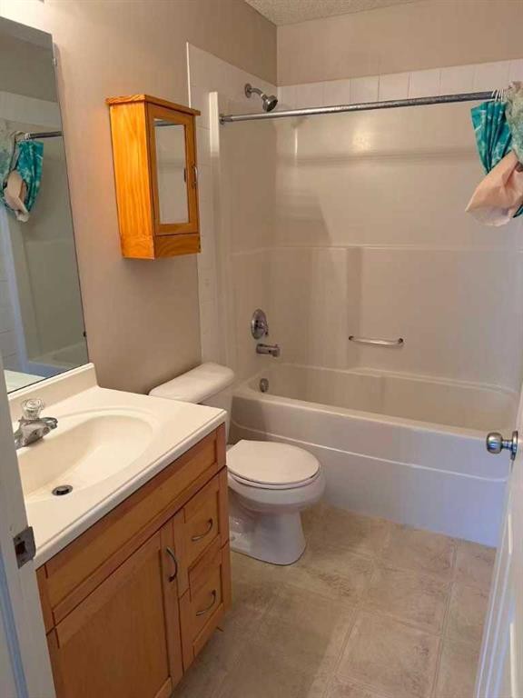 3315-70 Panamount Drive Nw, Calgary, AB - Indoor Photo Showing Bathroom