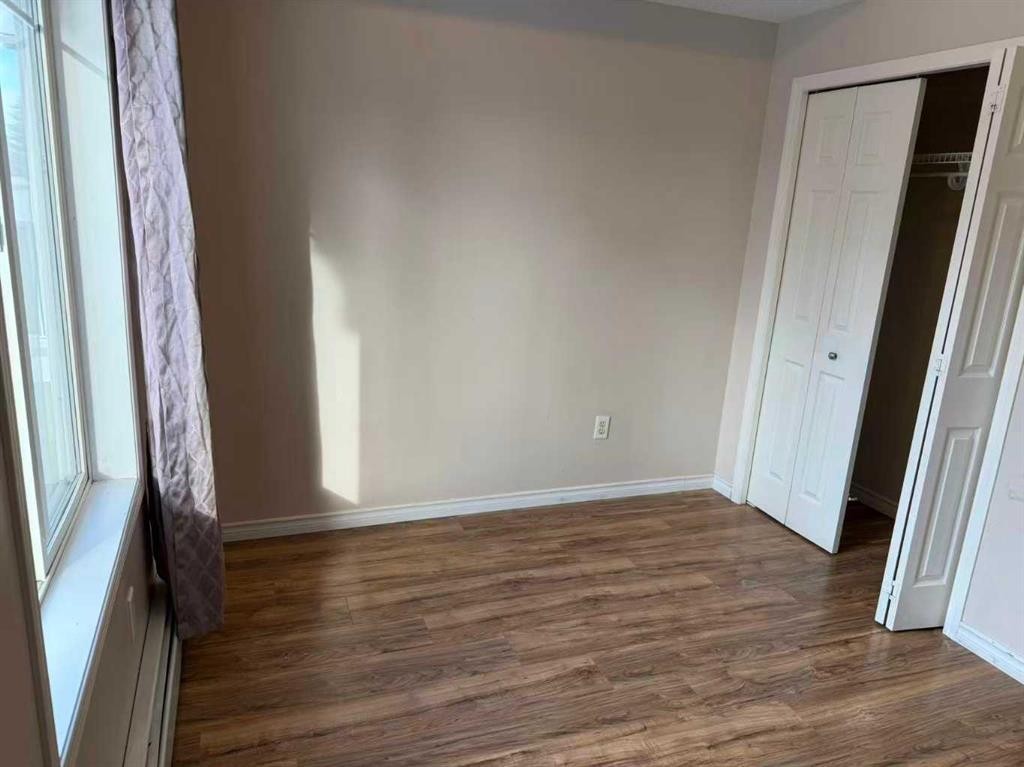 3315-70 Panamount Drive Nw, Calgary, AB - Indoor Photo Showing Other Room