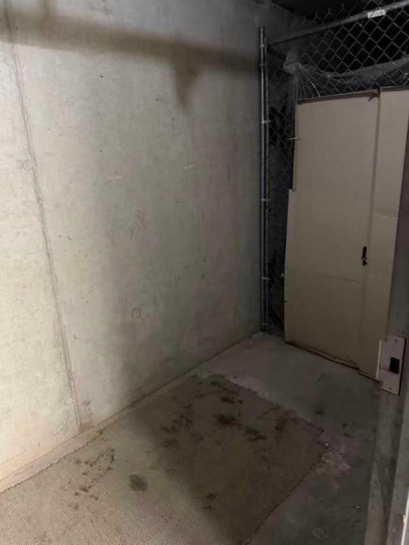 3315-70 Panamount Drive Nw, Calgary, AB - Indoor Photo Showing Garage