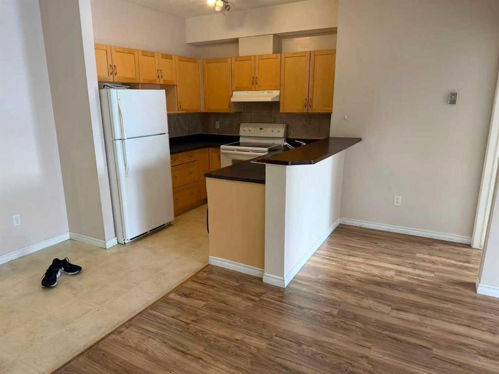 3315-70 Panamount Drive Nw, Calgary, AB - Indoor Photo Showing Kitchen