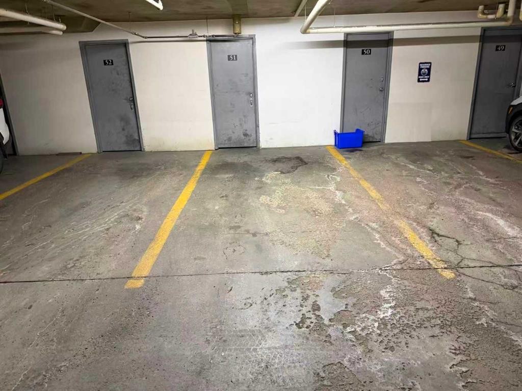 3315-70 Panamount Drive Nw, Calgary, AB - Indoor Photo Showing Garage