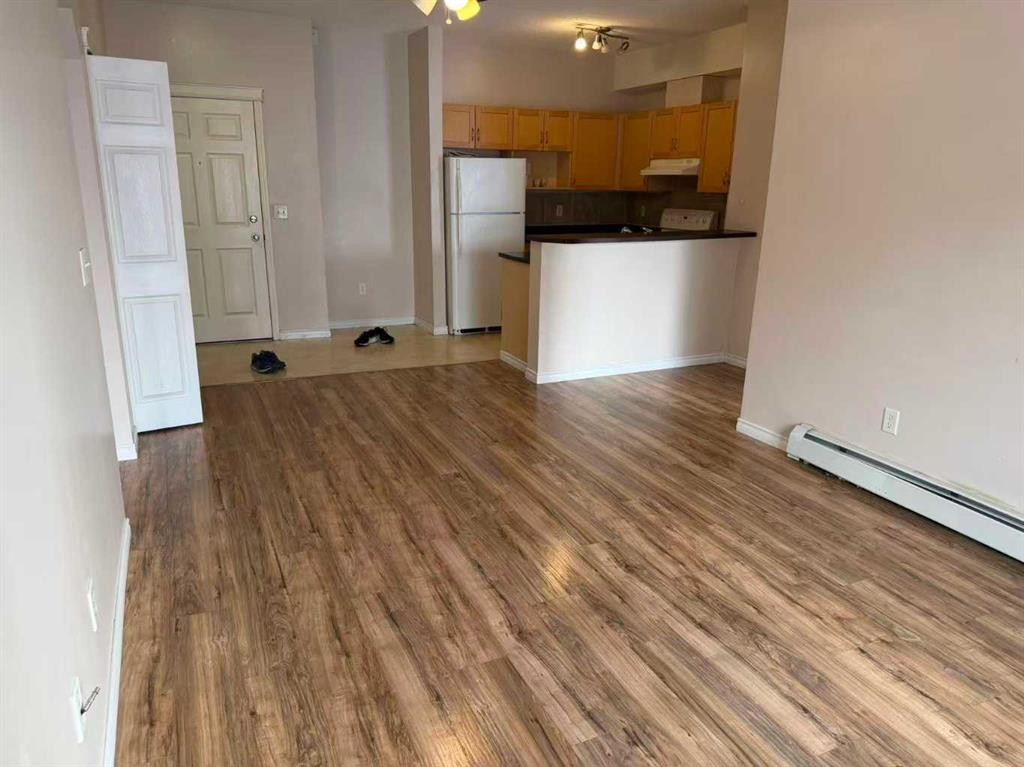 3315-70 Panamount Drive Nw, Calgary, AB - Indoor Photo Showing Kitchen