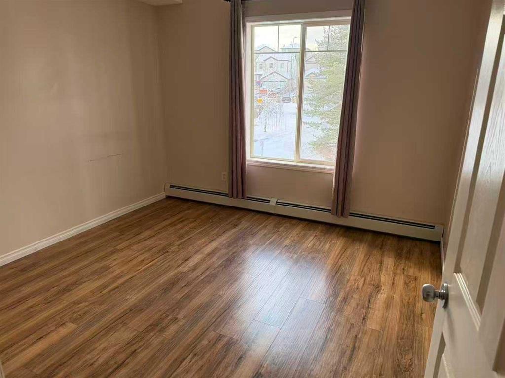 3315-70 Panamount Drive Nw, Calgary, AB - Indoor Photo Showing Other Room