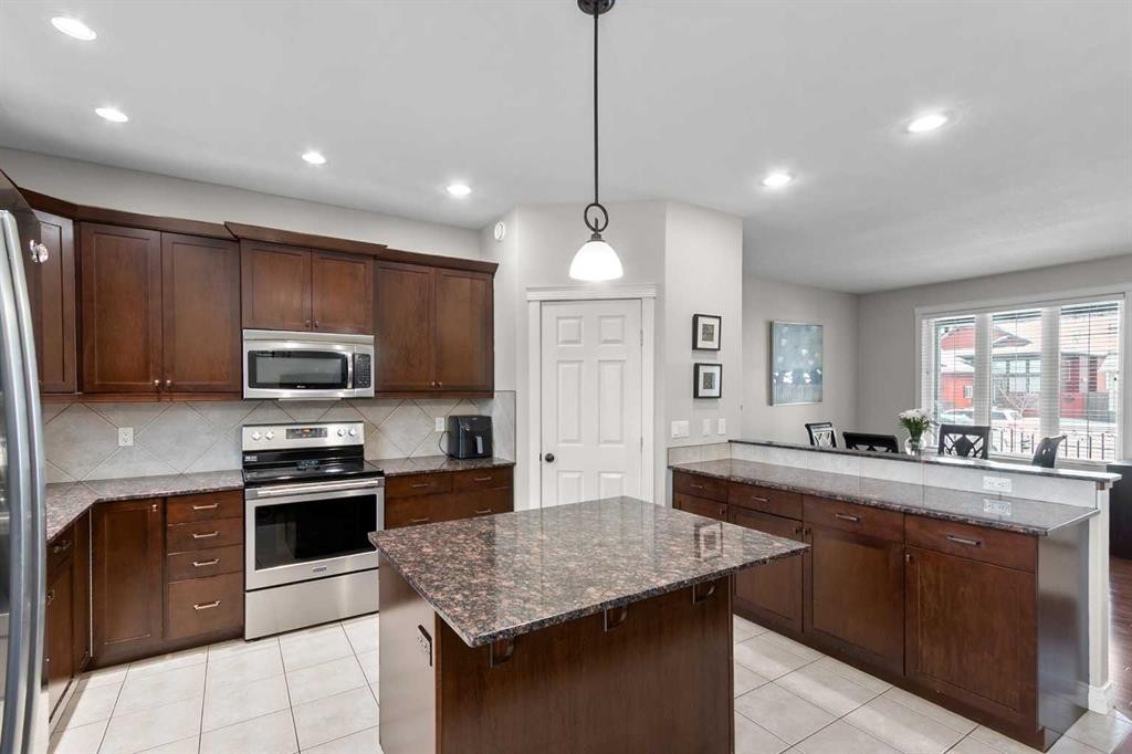 6 Vera Close, Olds, AB - Indoor Photo Showing Kitchen