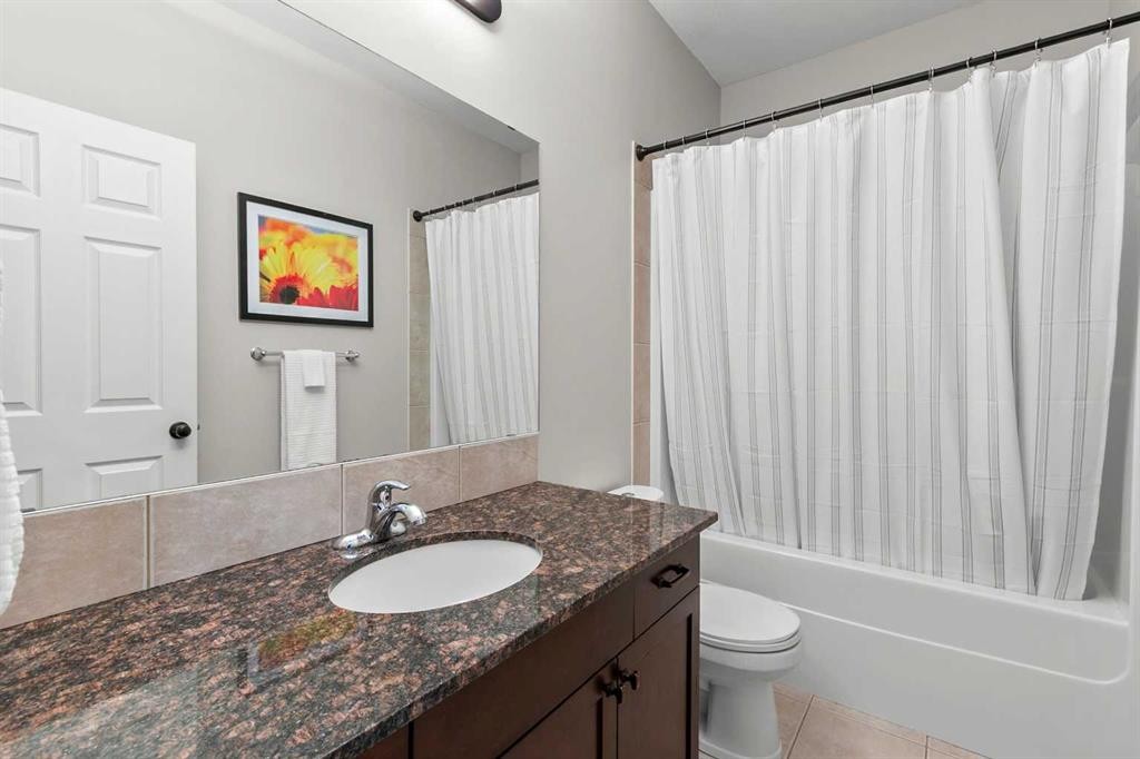 6 Vera Close, Olds, AB - Indoor Photo Showing Bathroom