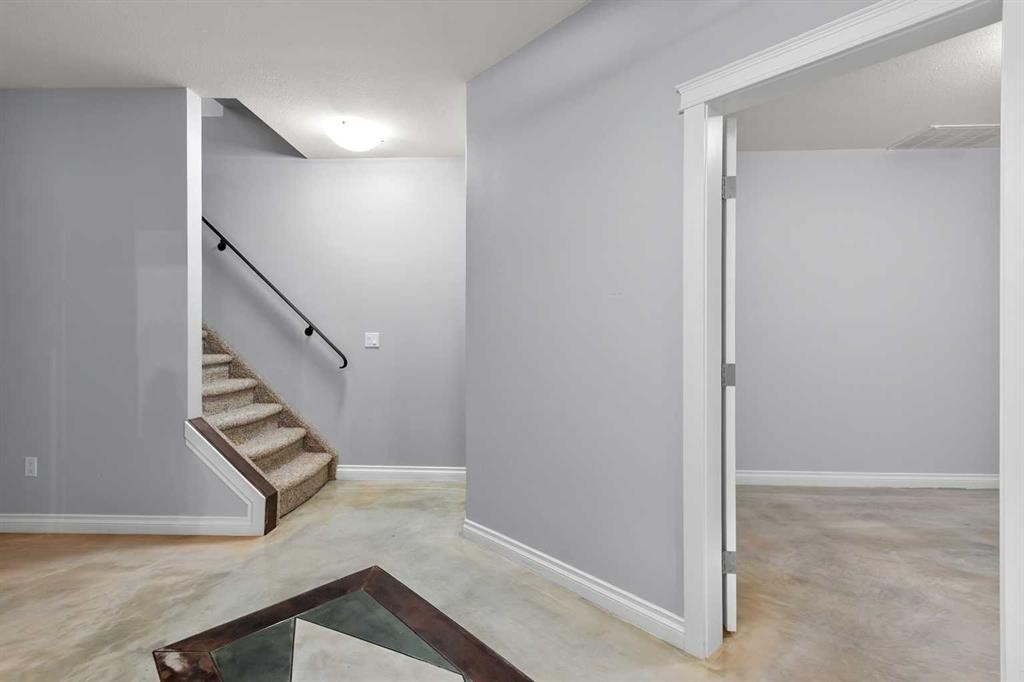 6 Vera Close, Olds, AB - Indoor Photo Showing Other Room