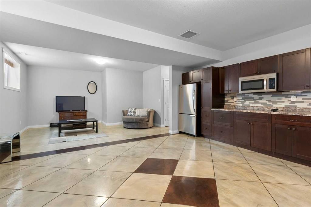 6 Vera Close, Olds, AB - Indoor Photo Showing Kitchen