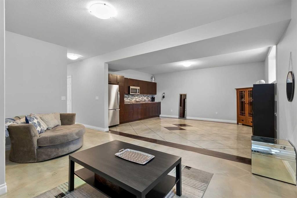 6 Vera Close, Olds, AB - Indoor Photo Showing Other Room