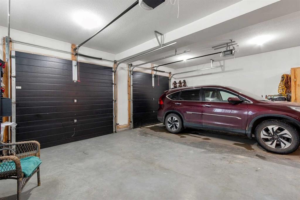 6 Vera Close, Olds, AB - Indoor Photo Showing Garage