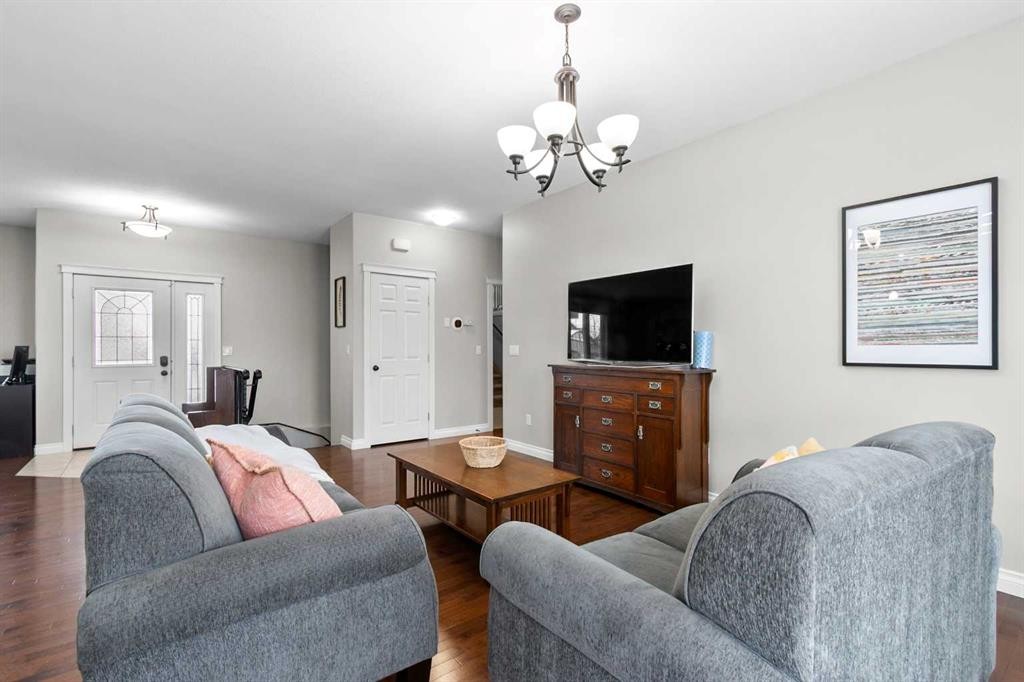 6 Vera Close, Olds, AB - Indoor Photo Showing Other Room