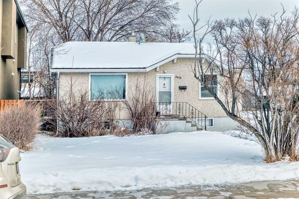 2238 32 Street Sw, Calgary, AB - Outdoor