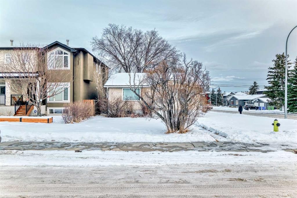 2238 32 Street Sw, Calgary, AB - Outdoor
