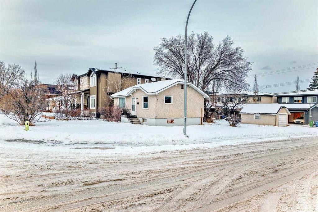 2238 32 Street Sw, Calgary, AB - Outdoor