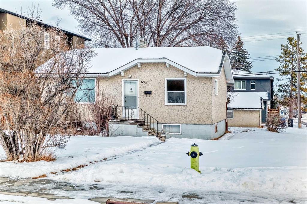 2238 32 Street Sw, Calgary, AB - Outdoor
