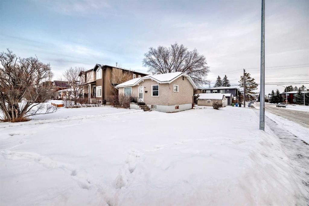 2238 32 Street Sw, Calgary, AB - Outdoor
