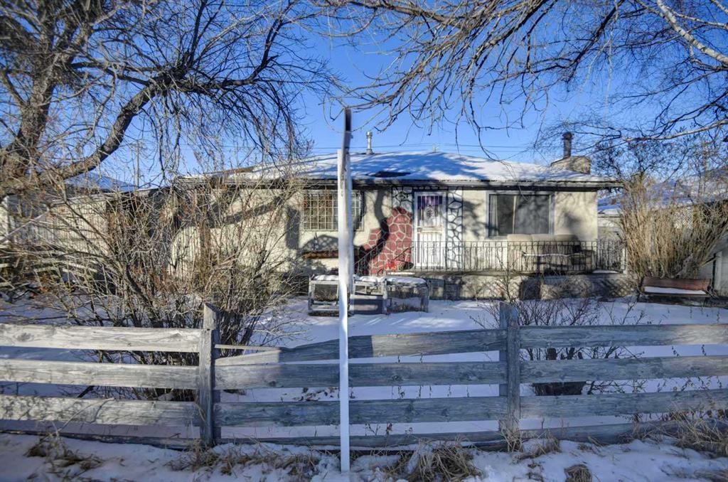 8124 Bowness Road Nw, Calgary, AB - Outdoor With View