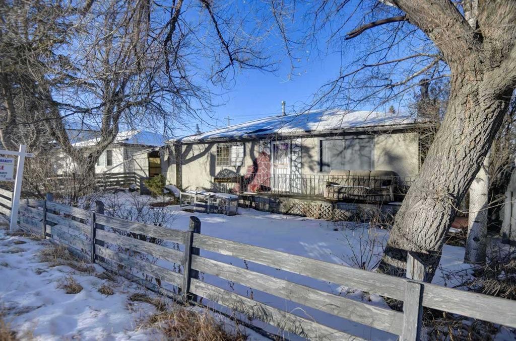 8124 Bowness Road Nw, Calgary, AB - Outdoor
