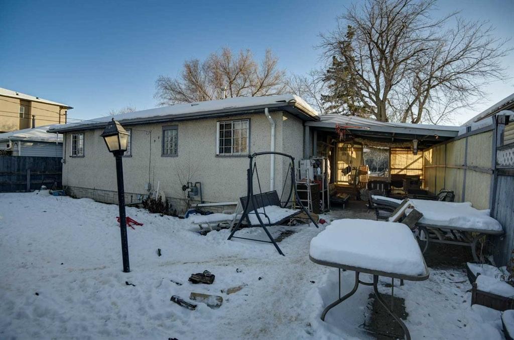 8124 Bowness Road Nw, Calgary, AB - Outdoor
