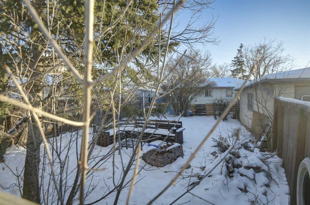 8124 Bowness Road Nw, Calgary, AB - Outdoor
