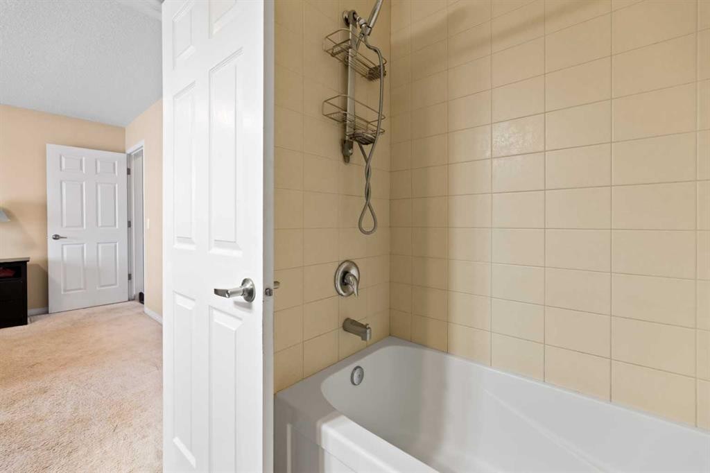 10622 Cityscape Drive Ne, Calgary, AB - Indoor Photo Showing Bathroom