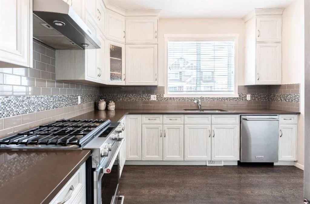 12 Legacy Main Street Se, Calgary, AB - Indoor Photo Showing Kitchen