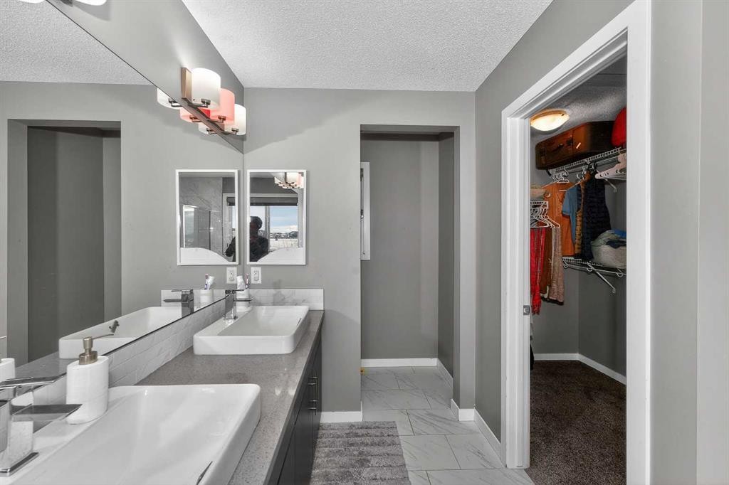 45 Redstone Drive Ne, Calgary, AB - Indoor Photo Showing Bathroom