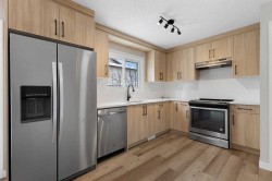 129 Deer Ridge Lane SE Calgary, AB T2J 6N3