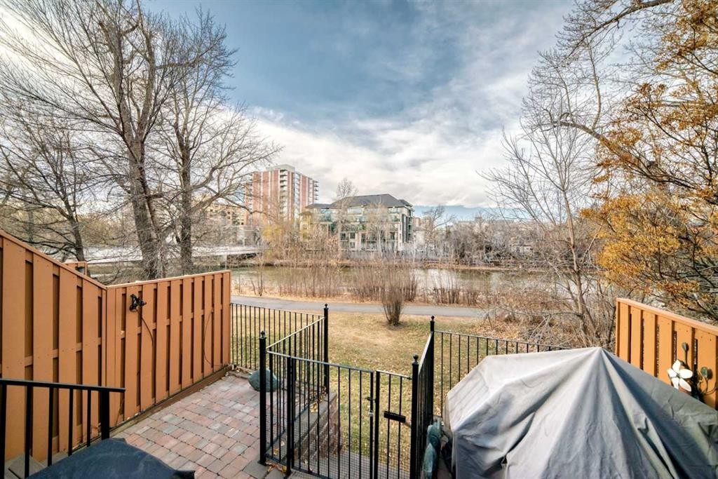 2431 Erlton Street Sw, Calgary, AB - Outdoor