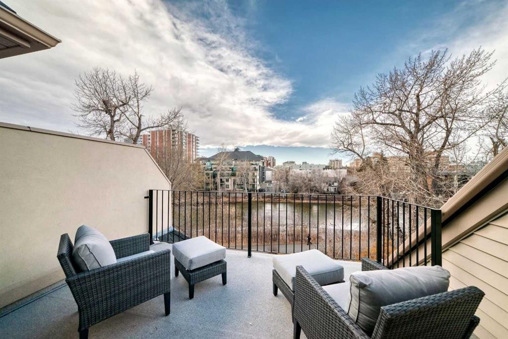 2431 Erlton Street Sw, Calgary, AB - Outdoor With Exterior