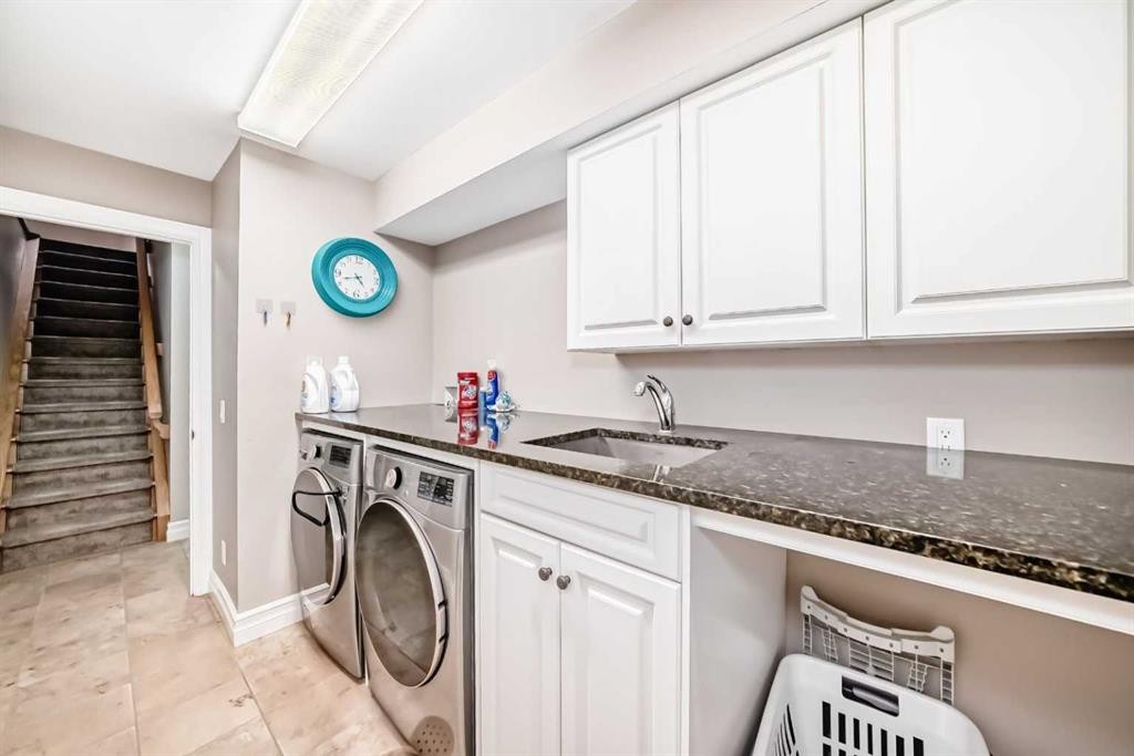 2431 Erlton Street Sw, Calgary, AB - Indoor Photo Showing Laundry Room