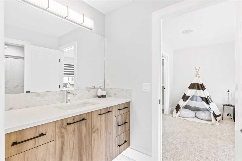 61 Sunvalley View, Cochrane, AB - Indoor Photo Showing Bathroom