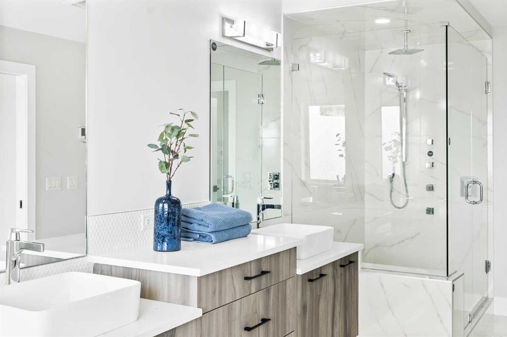 61 Sunvalley View, Cochrane, AB - Indoor Photo Showing Bathroom